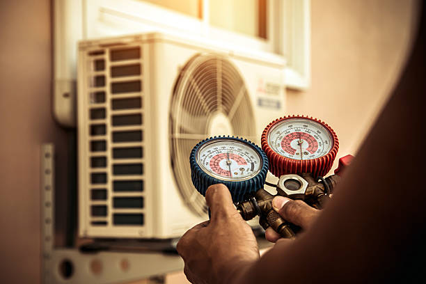 Professional Hvac technician working in Bartonsville, MD